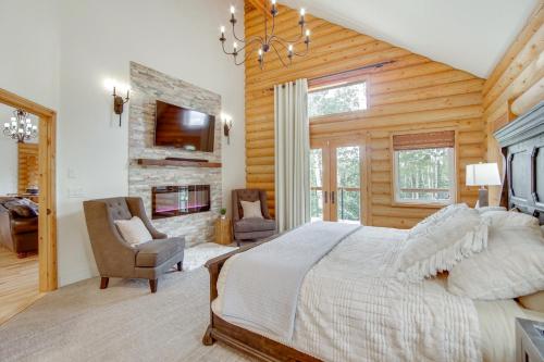 ein Schlafzimmer mit großem Bett und Kamin in der Unterkunft Hot Tub, Game Room! 3-Story Brian Head Home in Brian Head