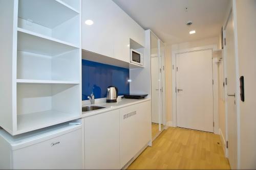 Η κουζίνα ή μικρή κουζίνα στο PANORAMA Resort - Center Suite & Sea View