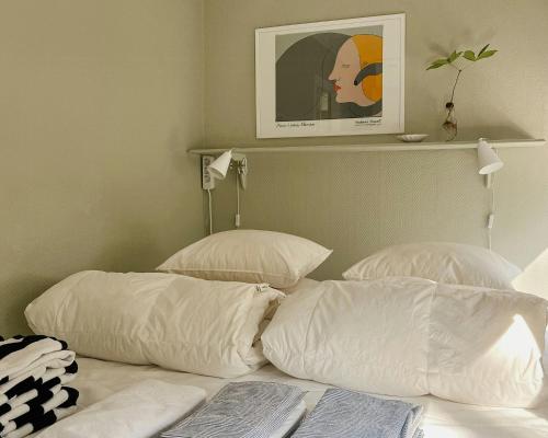 Postel nebo postele na pokoji v ubytování Adventure Explore Island Life In Idyllic Cottage