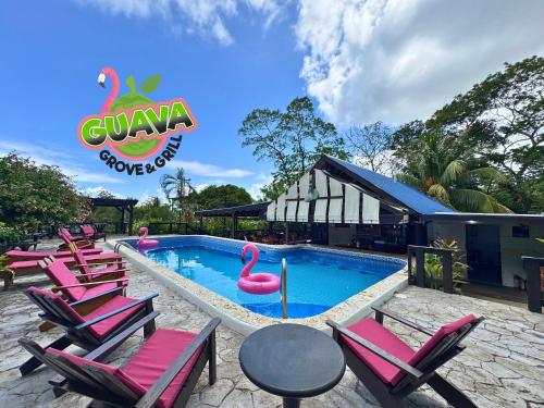 Bazén v ubytování Guava Grove Resort & Villas nebo v jeho okolí