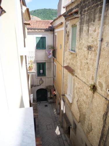 an alley between two buildings in an old town at B&B Lucchese in SantʼAgata deʼ Goti