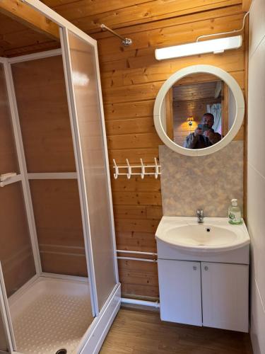 Bilik mandi di Sjøbakken Fjord Camping AS
