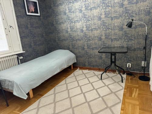 a small bedroom with a bed and a desk at Stensele house in Stensele