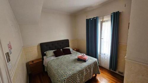 Postel nebo postele na pokoji v ubytování HOSTAL QUINTAMAR 6 Norte 985