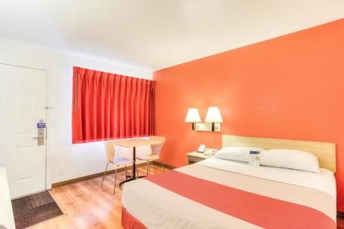a hotel room with a bed and a desk at Motel 6-Tigard, OR - Portland South - Lake Oswego in Tigard