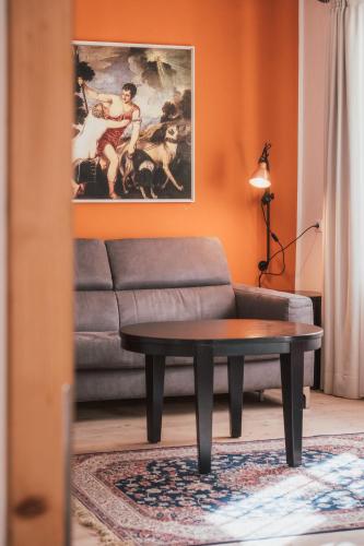 a living room with a couch and a coffee table at Residence Traube in Bressanone
