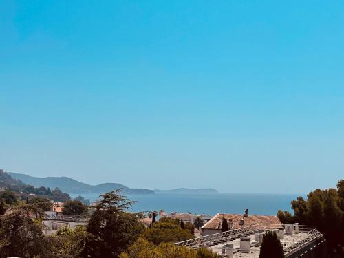 Quiet, sea view terrace, parking, air conditioning, beach, x6