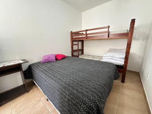Katil atau katil-katil dalam bilik di 1 dorm na Tupi - Próximo a Praia