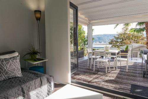 a room with a bed and a patio with a table at L'encis apartament in Muros de Nalón