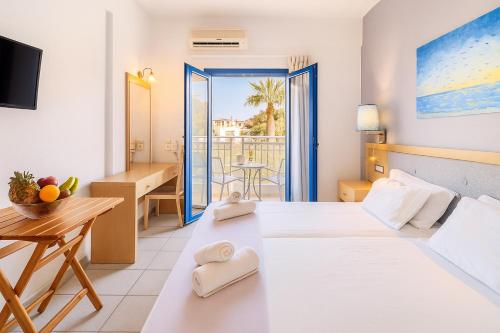 Ένα ή περισσότερα κρεβάτια σε δωμάτιο στο Sergiani Garden Hotel Apartments