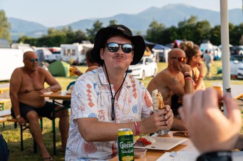 Tetamu yang menginap di Schitterhof CAMPING WEISS