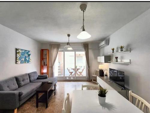 a living room with a couch and a table at Torrevieja Centro in Torrevieja
