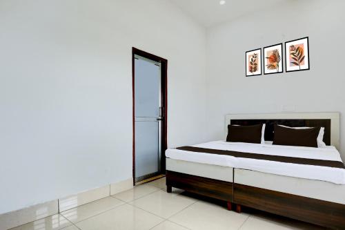 Katil atau katil-katil dalam bilik di Hotel O NRI Guest House
