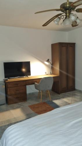 Ένα ή περισσότερα κρεβάτια σε δωμάτιο στο The Rai Resort Rawai - Pool & Garden