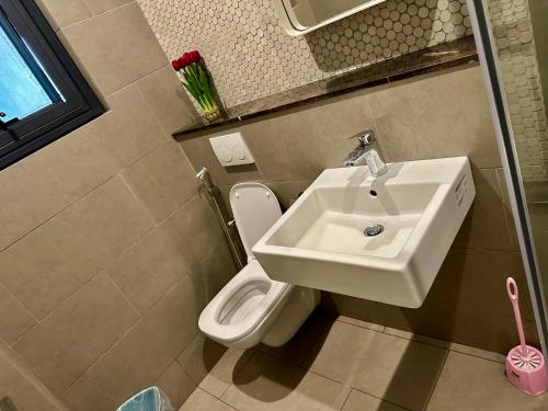 Bilik mandi di Lucentia residence BBCC Lalaport by smart services