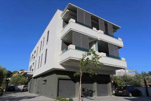 Good Time Apartment