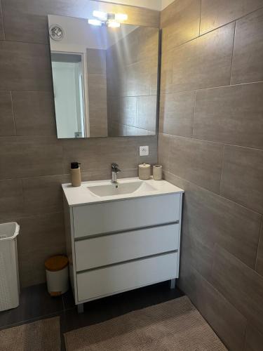 3-room apartment with sea view in Cannes