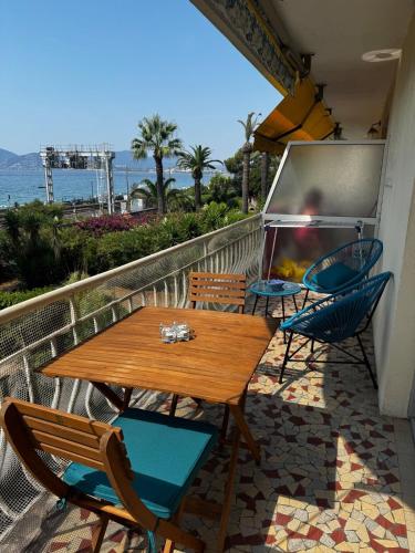 3-room apartment with sea view in Cannes