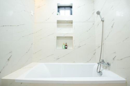 Et badeværelse på Miguel Pool Villa