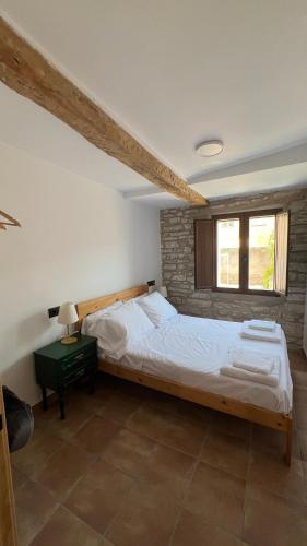a bedroom with a large bed in a room at La casa de la tía Guille in Medranda