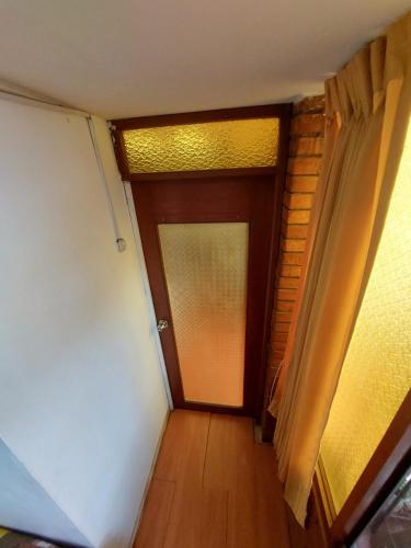 an empty hallway with a door and a window at Sumaq Wasi Caminos Del Inca in Lima