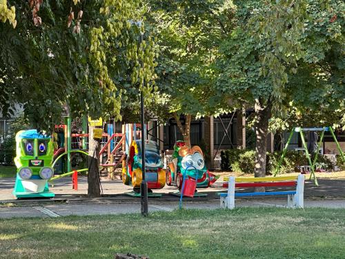 Ο χώρος παιχνιδιού για παιδιά στο Apartament Avangard
