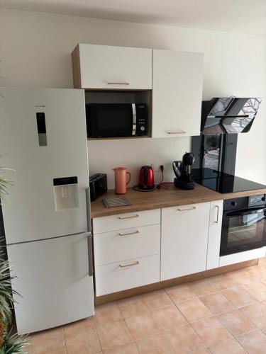 Una cocina o cocineta en Gîte clair matin Classé 3 étoiles
