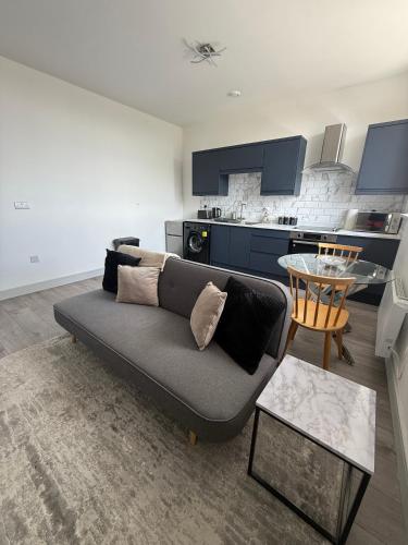a living room with a couch and a table at 1 Bed Flat - Sleeps 2 - Pets - Parking - Wifi in Kettering