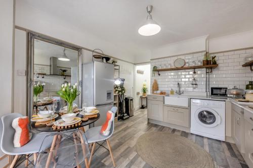Gallery image of Little Seacroft in Bucks Mills