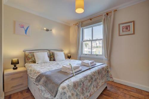 En eller flere senge i et værelse på Sand Dunes Woolacombe