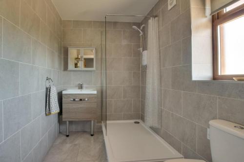 Un baño de Breconview Lodge