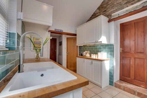 Fotografie z fotogalerie ubytování 2 Inglenook Cottages Croyde v destinaci Croyde
