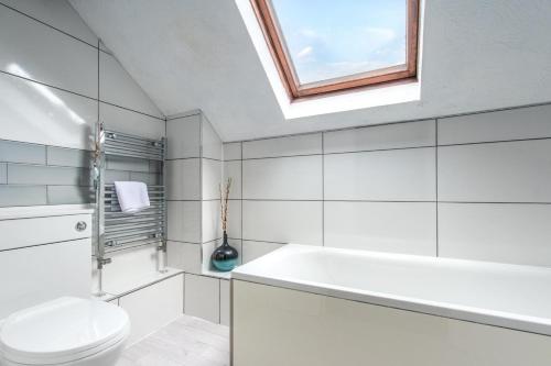 Koupelna v ubytování Dairy Cottage