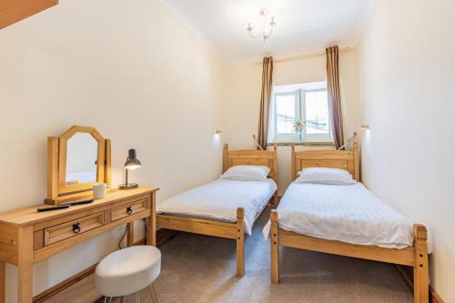 Postel nebo postele na pokoji v ubytování Turret Cottage