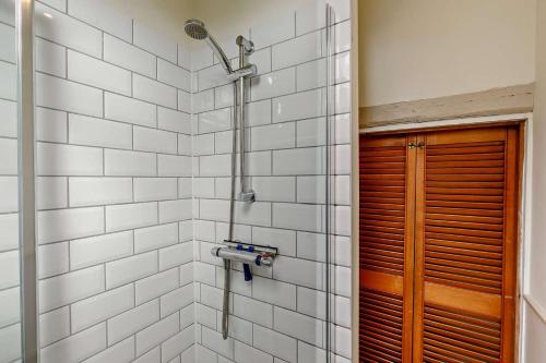 Et badeværelse på Pauntley Cottage