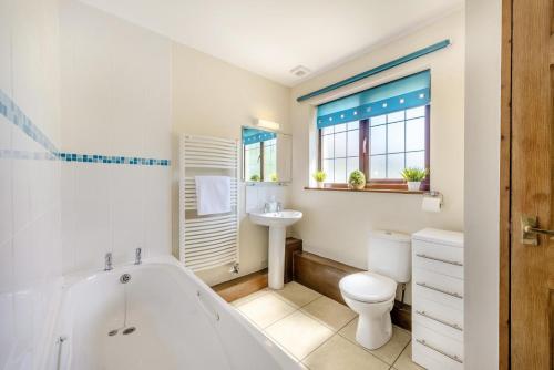 Et badeværelse på 2 Bed in Woolacombe oc-s29499