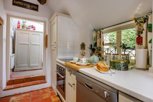 Dapur atau dapur kecil di The Old Post Office - Chedworth