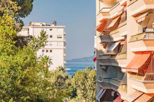 Studio rénové avec grande terrasse - Climatisation - Aperçu mer