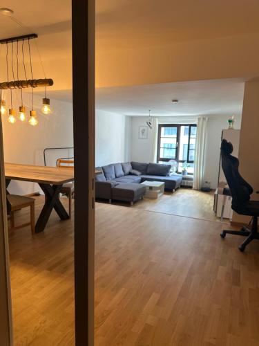 a living room with a couch and a table at Private Wohnung im Herzen Kölns in Cologne