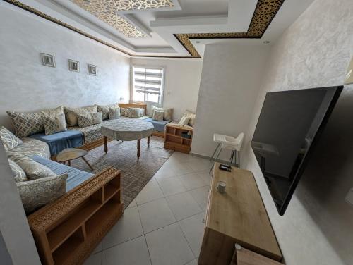 Telewizja i/lub zestaw kina domowego w obiekcie Appartement Anza Agadir Meftah Sahel
