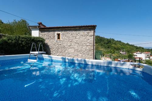 Bazén v ubytování Casa Pietra - Rural Holiday Home Opatija nebo v jeho okolí