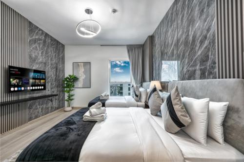 TV/Unterhaltungsangebot in der Unterkunft Desert Key - Perfectly Located Yas Island Premier Apts