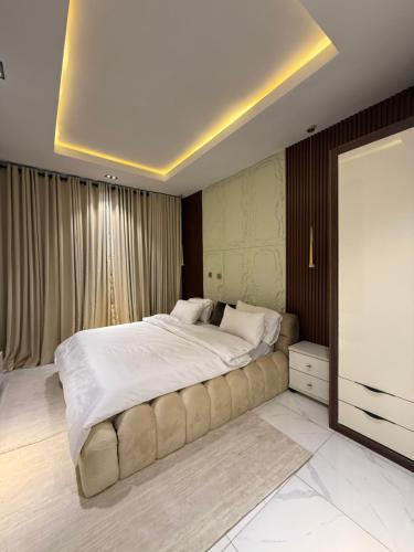 a large bedroom with a large bed with white sheets at Albert in Lekki