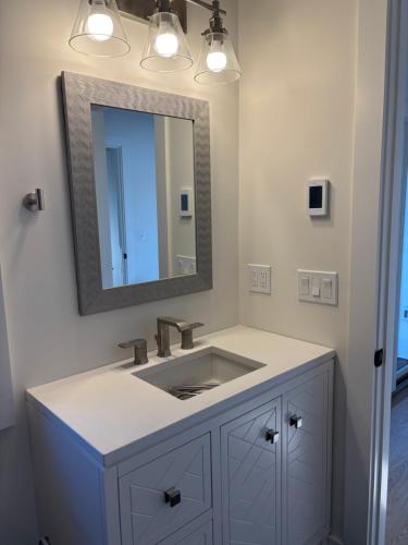 Foto dalla galleria di Bright, Stylish 2BR, 2 Bath Near Beach with Outdoor Shower a Belmar