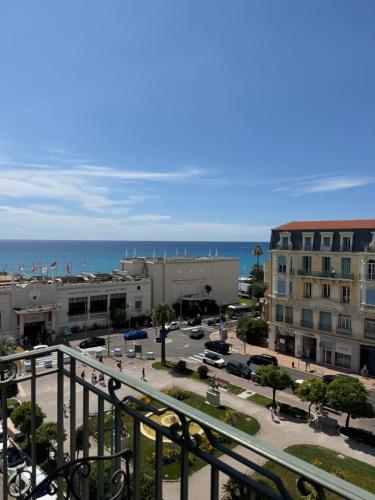 Superbe appartement classé Vue mer et jardin, emplacement exceptionnel, climatisé