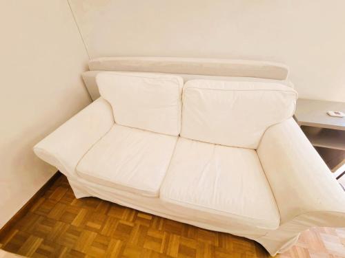 a white couch in the corner of a room at City Center Flats with Balcony Garden View Rigi Self Checkin in Zürich