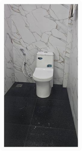 Bilik mandi di Gopurathingal studio Apartment Bethel