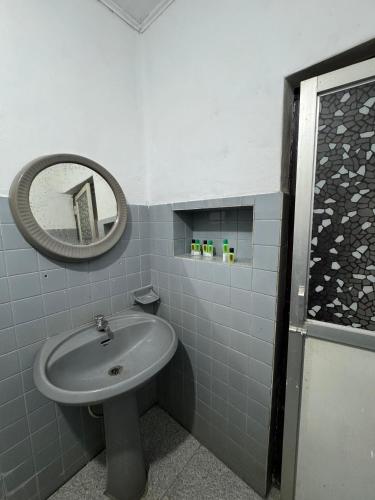 a bathroom with a sink and a mirror at Vintage Voyage Villa in Negombo