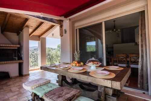 a dining room with a table with fruit on it at Dream Village - Family Villa Maisonaitte 