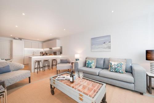 Posezení v ubytování 7 The Old Station Masters House